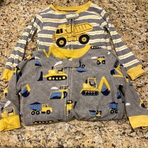 Brand Carter’s, Size 18m